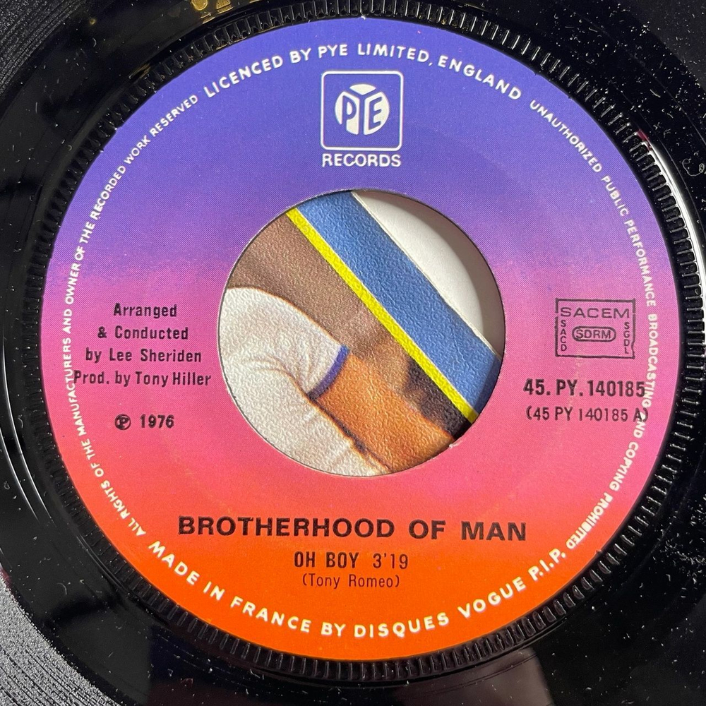 Винтажная виниловая пластинка LP Brotherhood Of Man Oh Boy, Closer Closer (France 1977) 7 дюймов, 45 RPM, Single