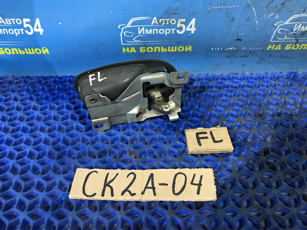 Ручка двери передней левой салонная MITSUBISHI LANCER 1998