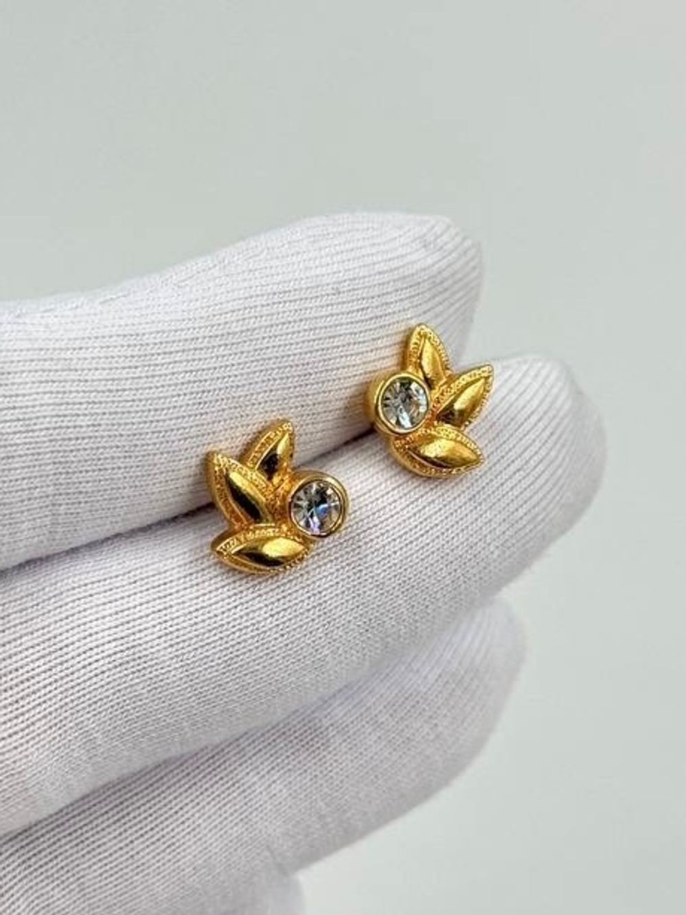 Серьги пусеты с кристаллами Avon