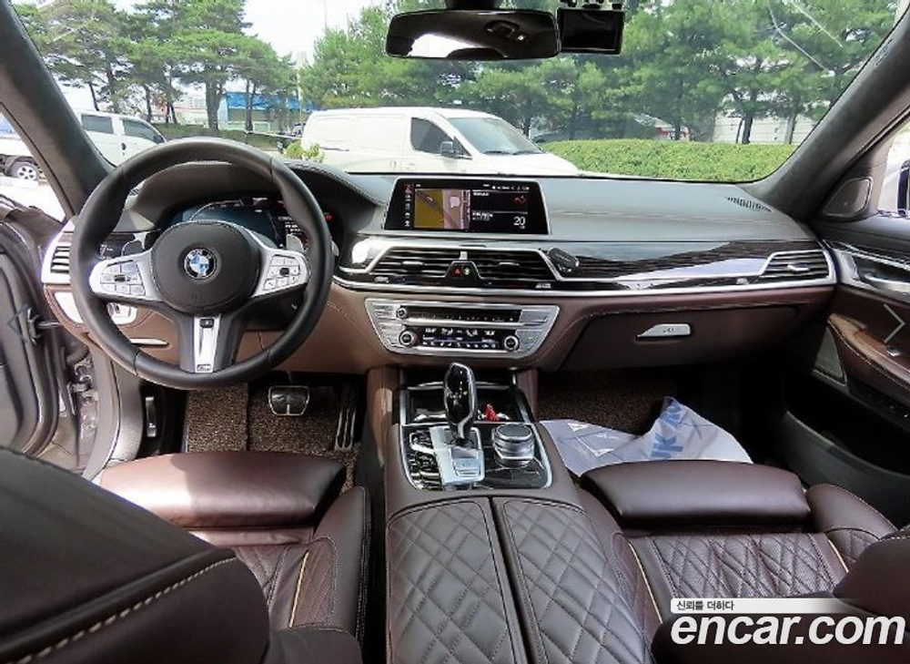 BMW 7 Series (G11) 740Li xDrive M Sports (10.2020)