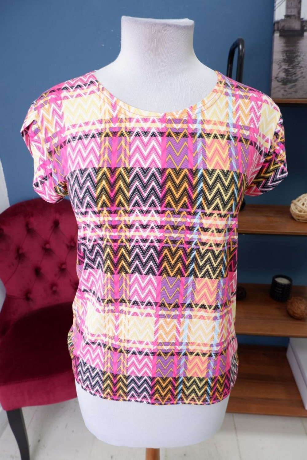 Футболка разноцветная 46-48 размер