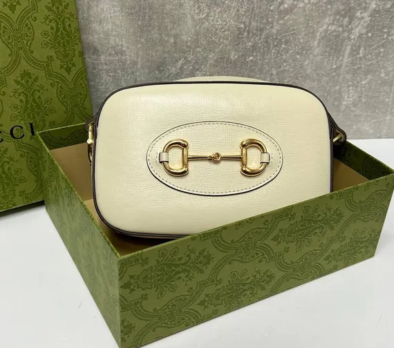 Маленькая сумка на плечо Gucci Horsebit 1955 белый