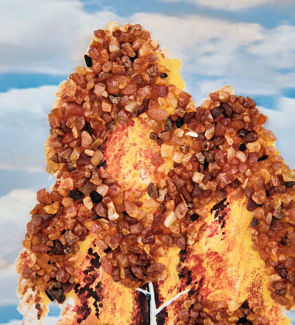 AMB-01/53 Картина «Дом у реки» (с янтарной крошкой) пласт.рамка 33х42см