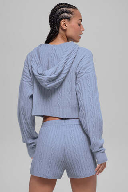 Alo yoga Худи вязаный косами, голубой