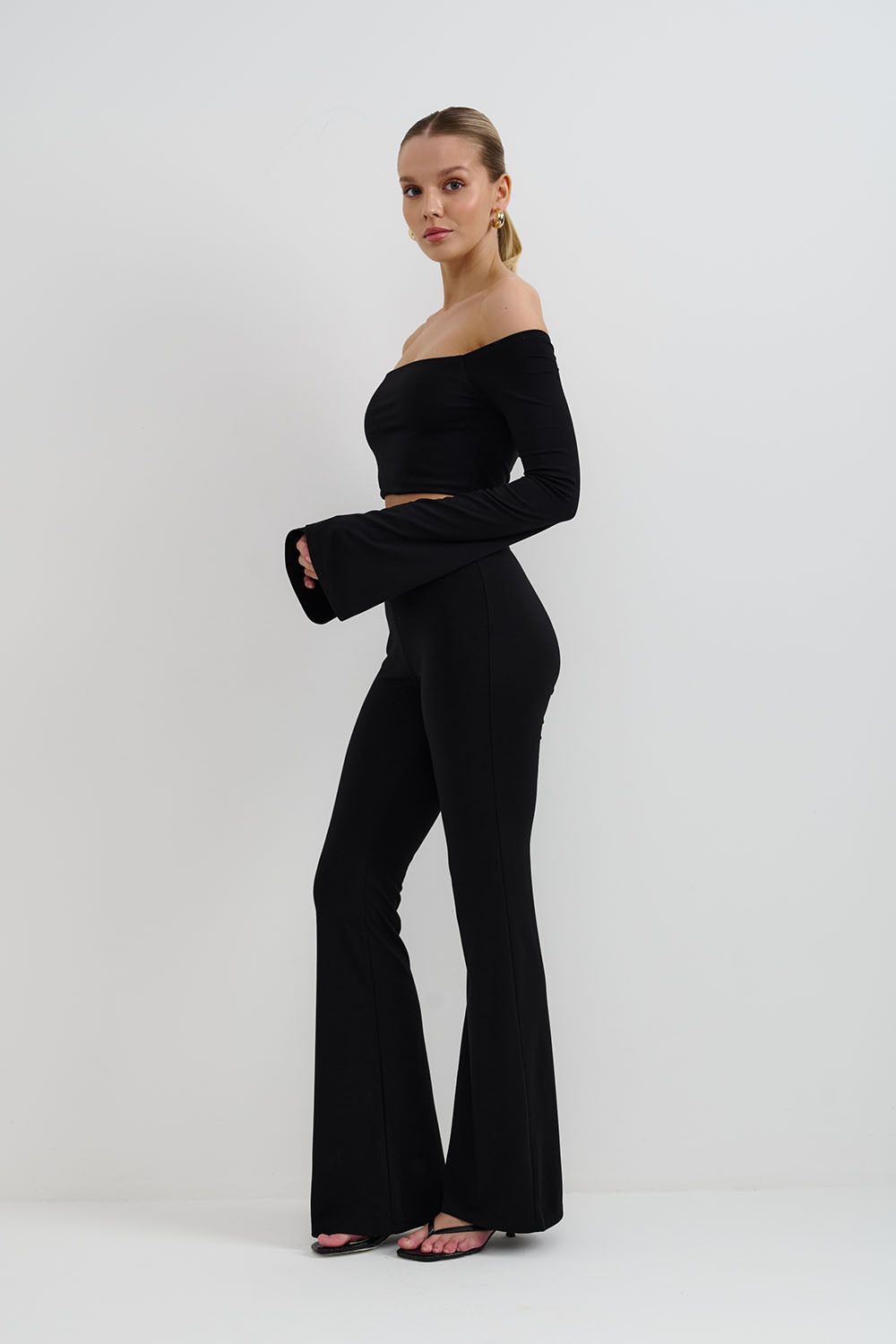 Леггинсы клеш из вискозы черного цвета