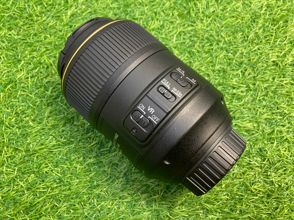 Nikon 105mm 2.8G IF-ED AF-S VR Micro-Nikkor
