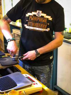 Футболка TRAFFIC "Рыночные отношения" Черный