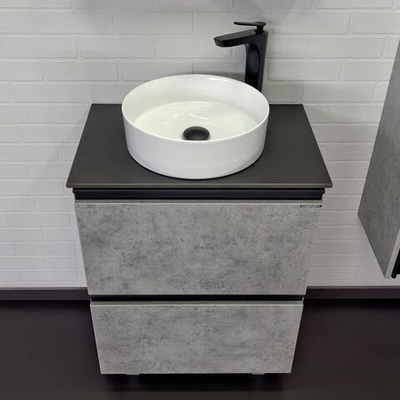 Тумба-умывальник "Эдинбург-60-Н" бетон светлый с черной столешницей с отверстием под смеситель, с раковиной COMFORTY 9111