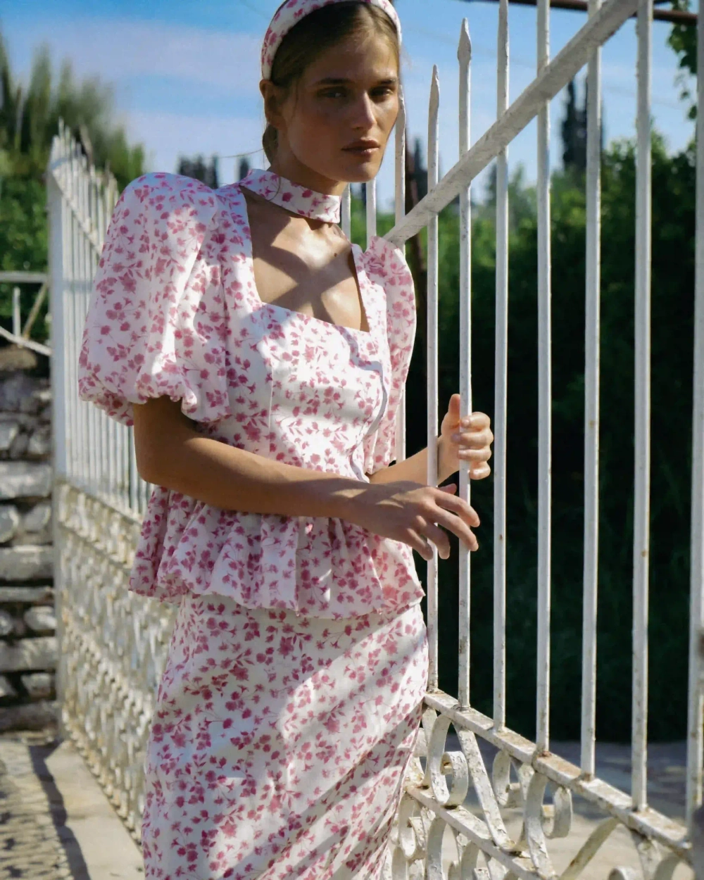 Valerie top, топ из молочного крепдешина с мелкими светло-розовыми цветами