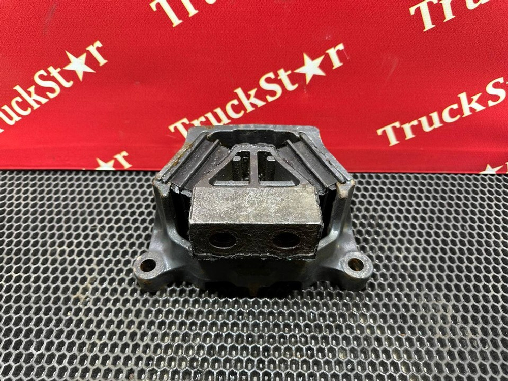 Подушка двигателя задняя