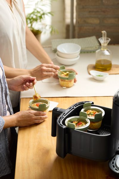 Какую посуду можно использовать в аэрогриле, а какую лучше не стоит