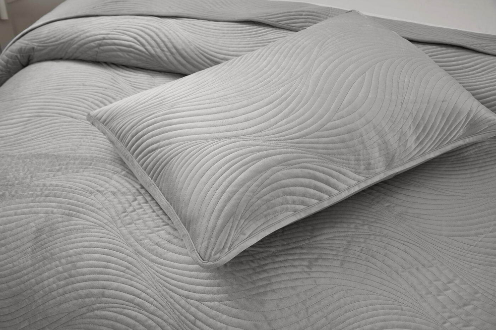 Покрывало 240х260 и 2 наволочки 50x70 Sofi De MarkO Жизель светло-серое