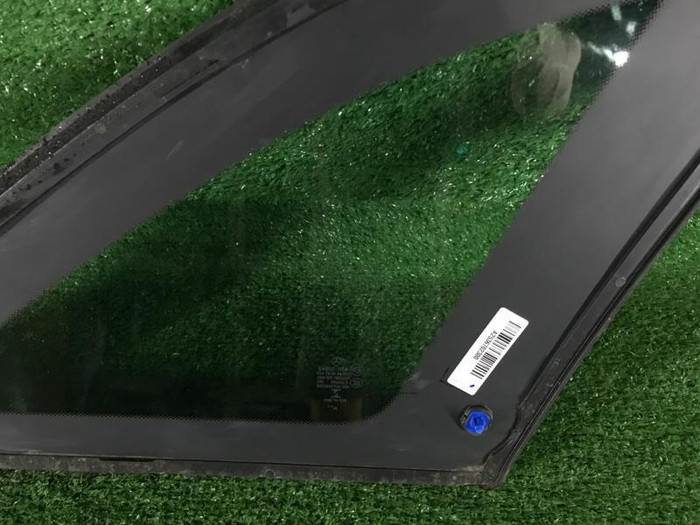 Форточка задняя левая Mercedes GLC X253 (15-22)