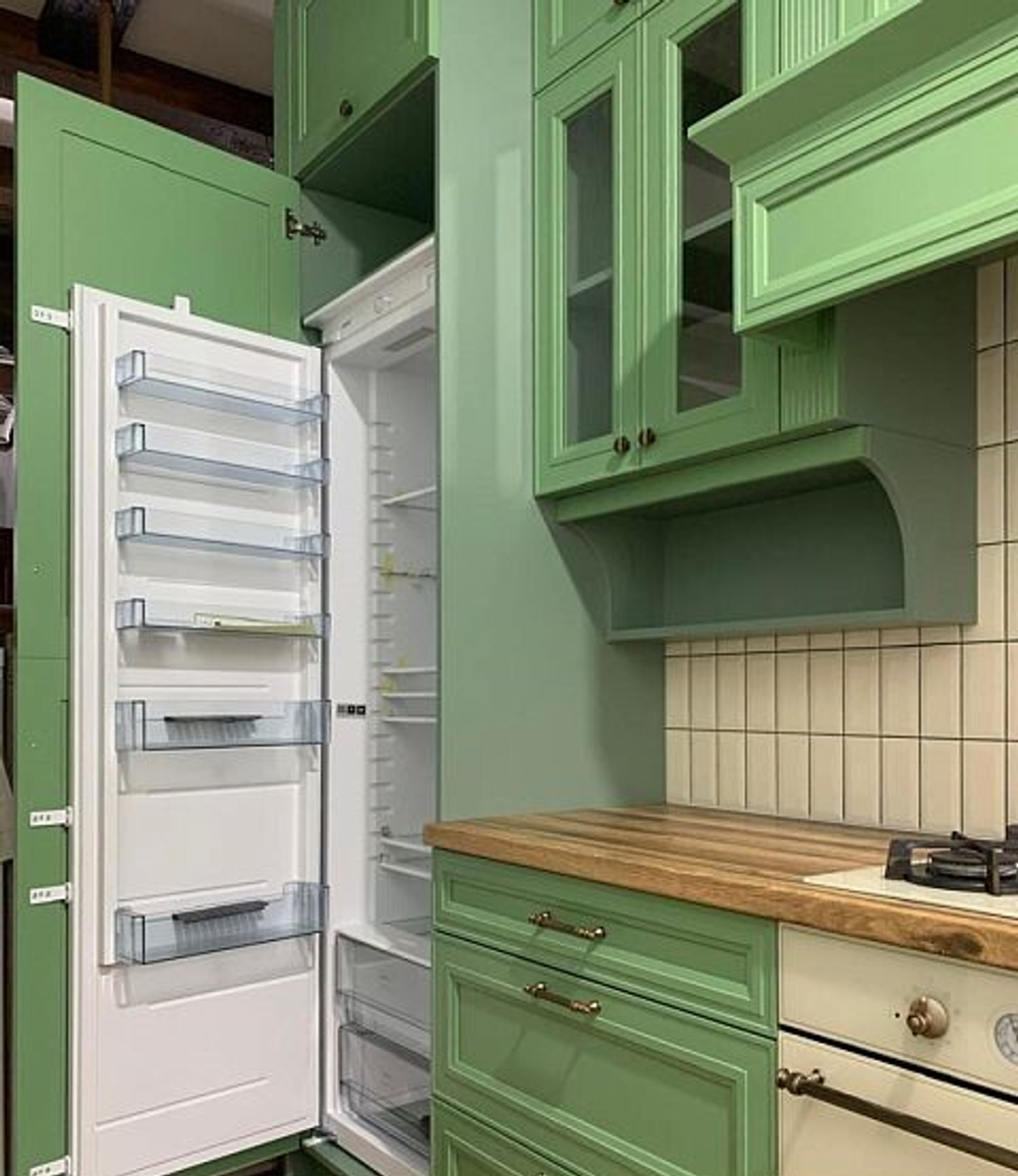 Кухни с фасадами из массива ясеня