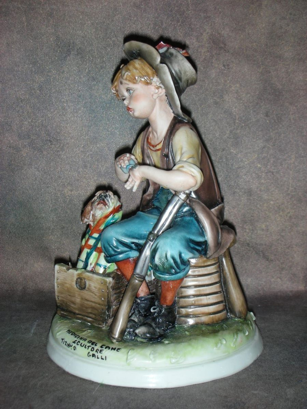 Статуэтка. Фарфор. Лечение собаки. Capodimonte. Италия