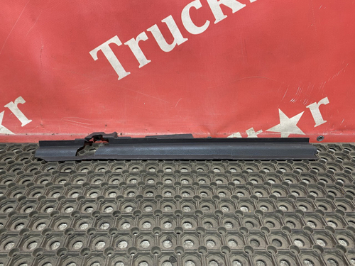 Накладка стойки правой