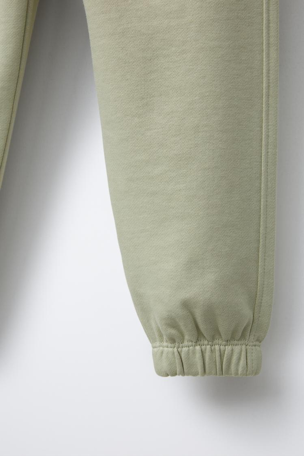 ZARA БРЮКИ С ВЫШИТОЙ НАДПИСЬЮ, СВЕТЛО-ЗЕЛЕНЫЙ