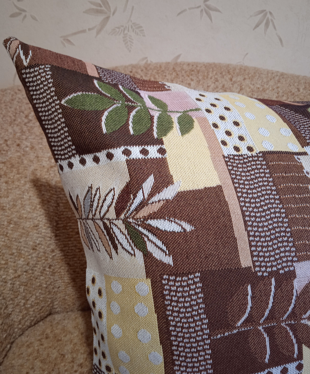 Декоративная гобеленовая наволочка для интерьерной подушки Рябиновый коллаж 68х47