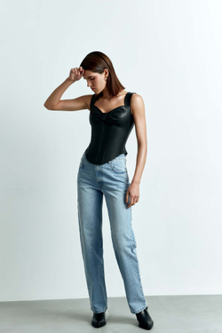 Драпированный удлиненный корсетный топ из эко-кожи