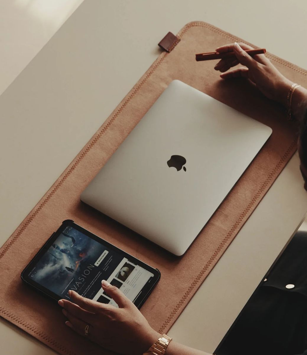 NOOE Suede Desk Beige — коврик для рабочего стола