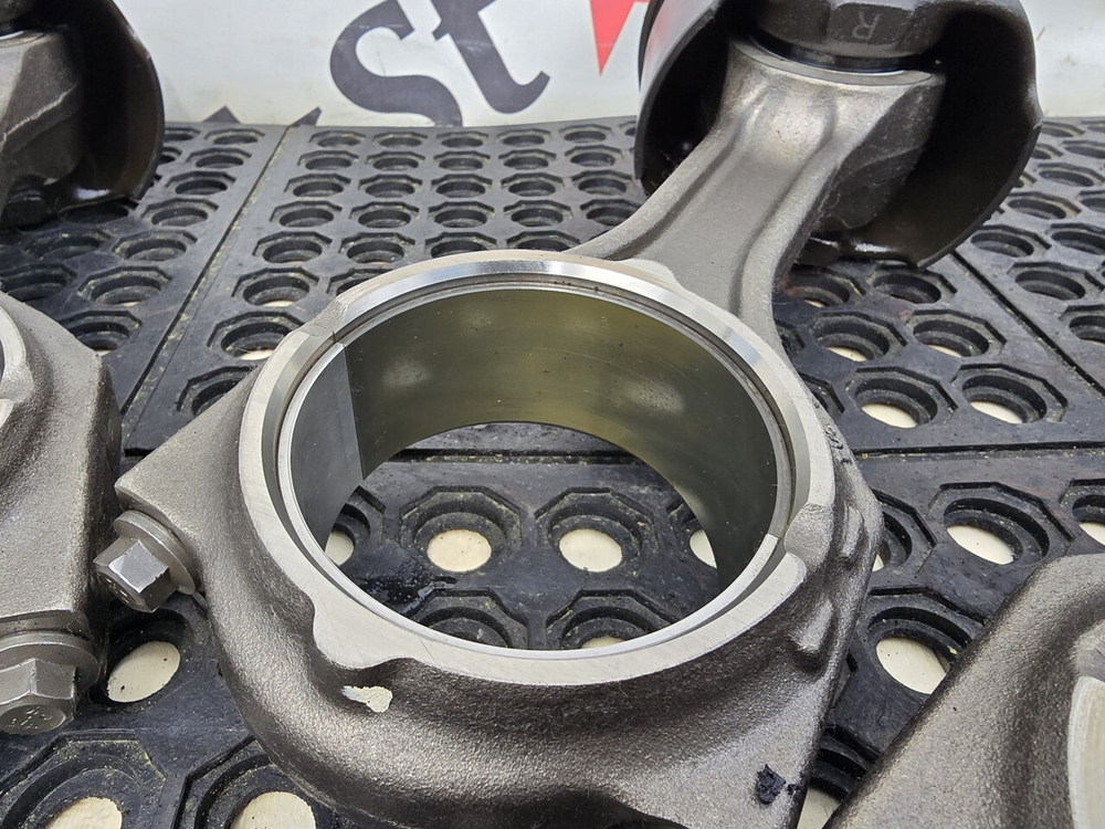 Комплект поршней с шатунами 2022г.