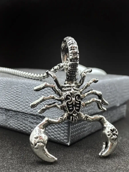 Талисман подвеска Скорпион на длинной цепочке из стали