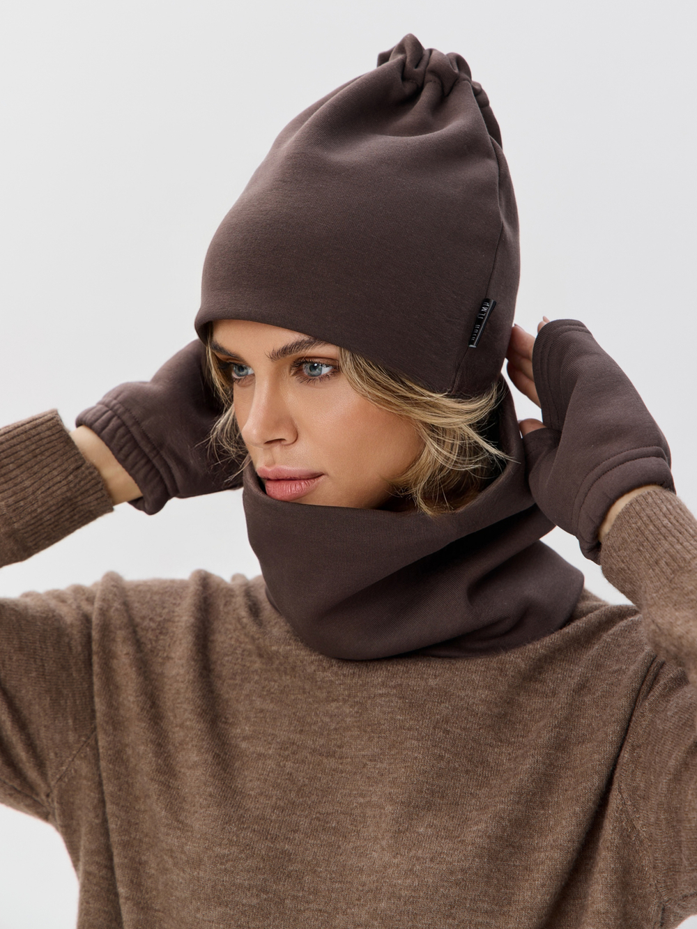 Шапка бини с начесом для хвоста, дред и кос