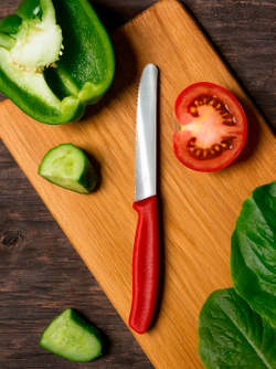 Нож кухонный Relaxika, лезвие 11см, закругленное, серрейтор, красный без лого