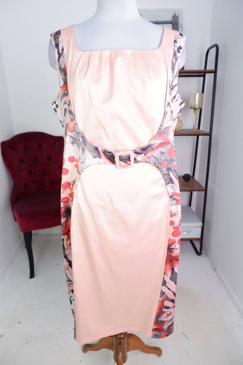 Платье Merlis для летних образов, визуально 54 размер, новое