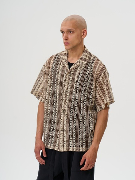 Коричневая рубашка с вязкой кроше