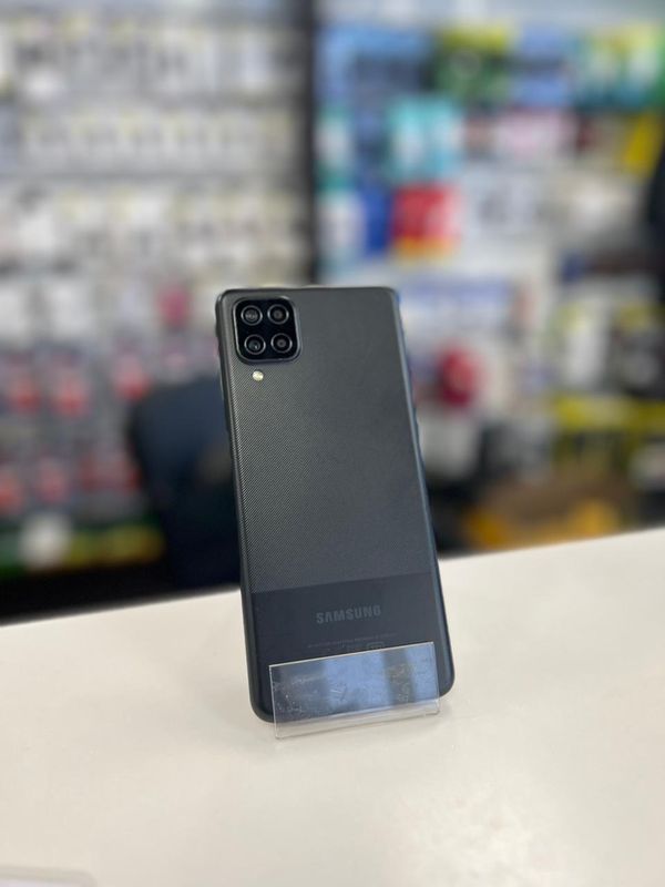 Смартфон Samsung Galaxy A12 4/64GB черный (Витринный)