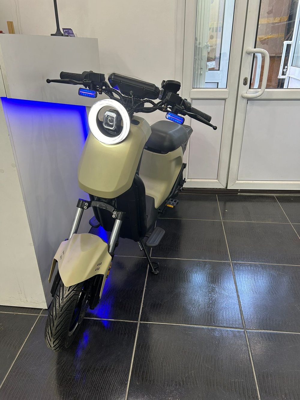 Электроскутер Wenbox U+B