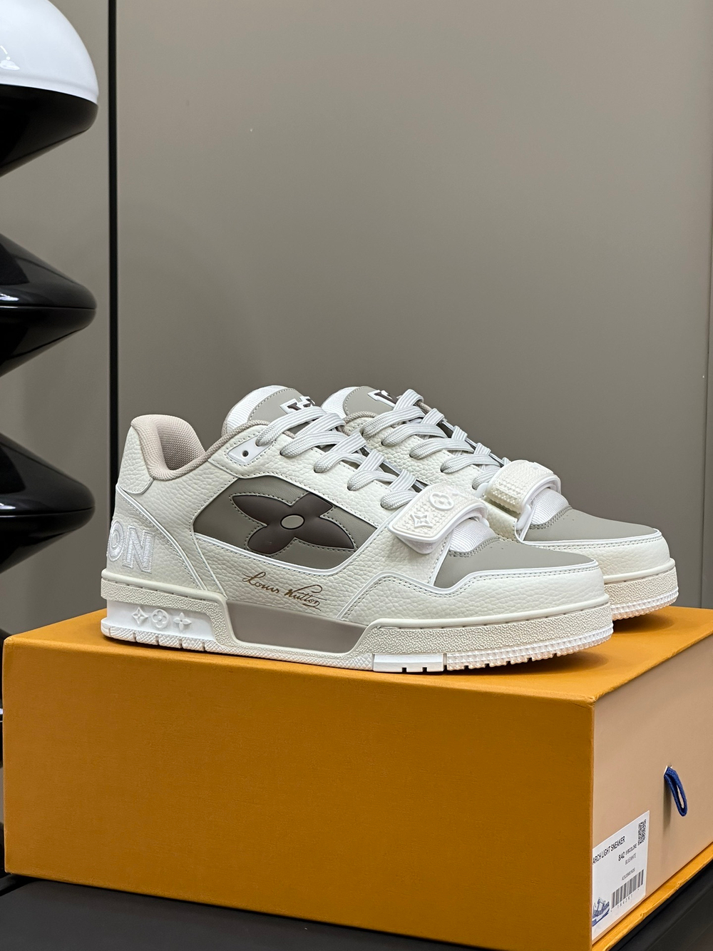 Louis Vuitton Trainer (2 colors)