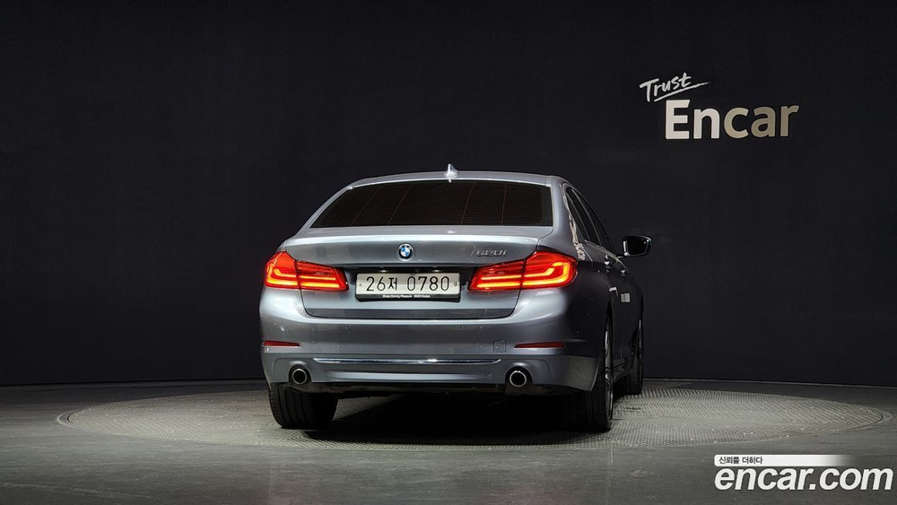BMW 5 Series (G30) 520i Luxury (08.2019)
