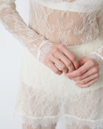 Топ из тонкого кружева молочный