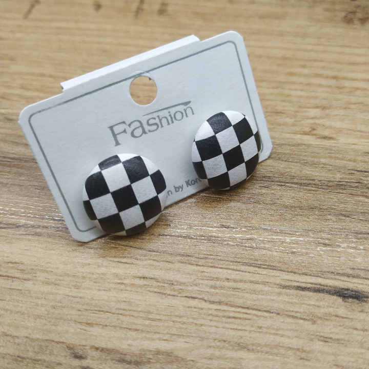 Серьги-гвоздики Шашечки под кожу круг металл серебристый