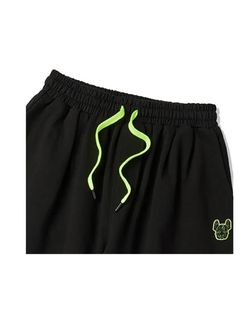 Шорты с высокий посадкой и неоновыми шнурками