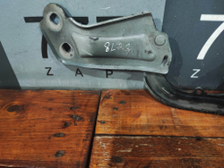 Петля капота правая Ford Focus 3, Kuga 2 (CBS) 11-19 Б/У Оригинал BM51A16800AD