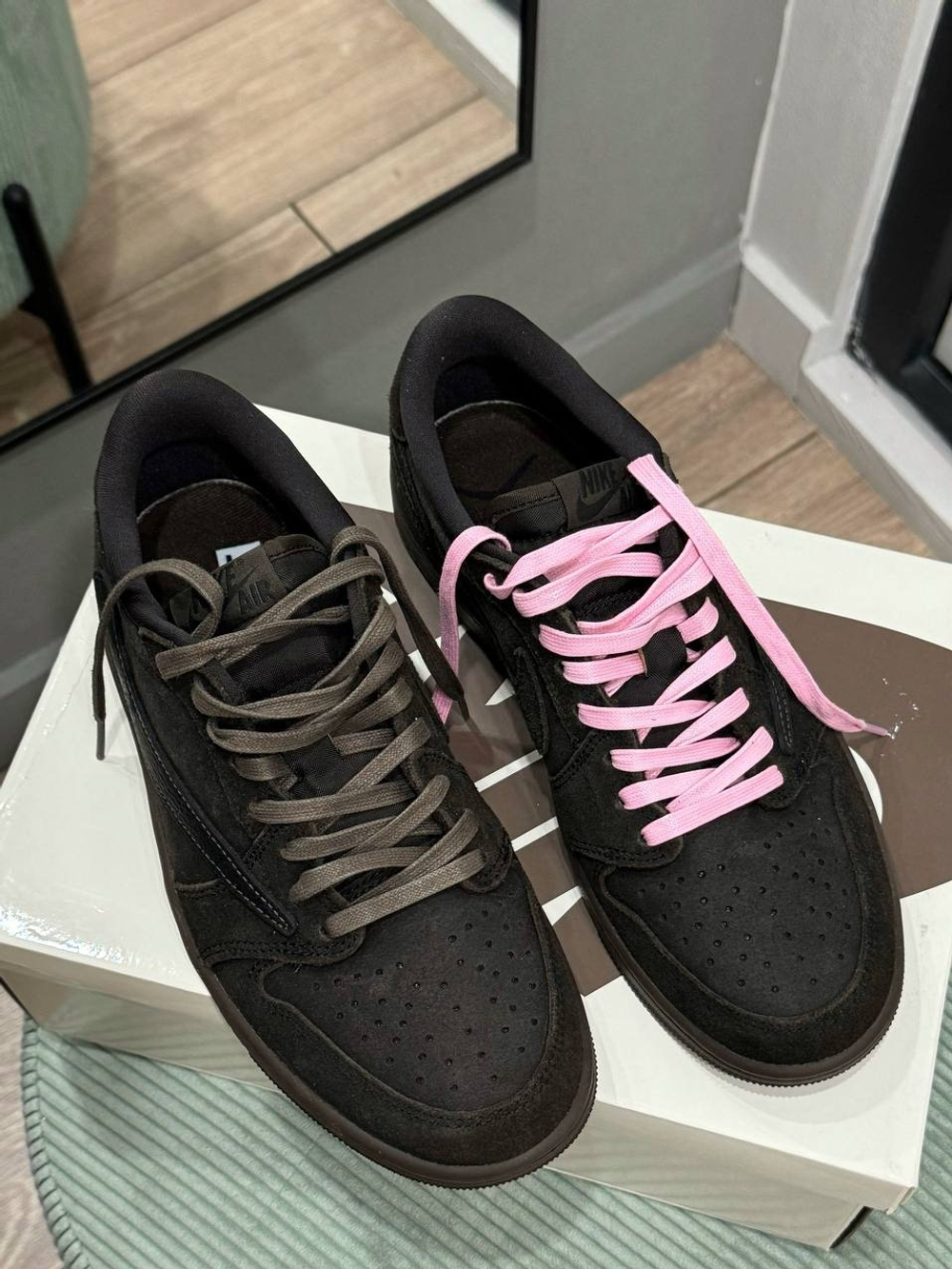 В наличии, Кроссовки Travis Scott x Air Jordan 1 Low OG SP Velvet Brown, 41 EU