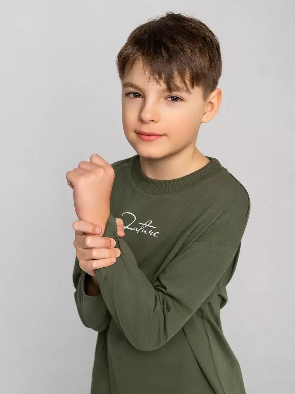 Зеленый костюм для мальчика в школу