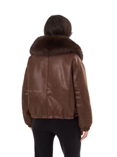Шоколадная куртка-пуховик из эко-кожи с накладным мехом
