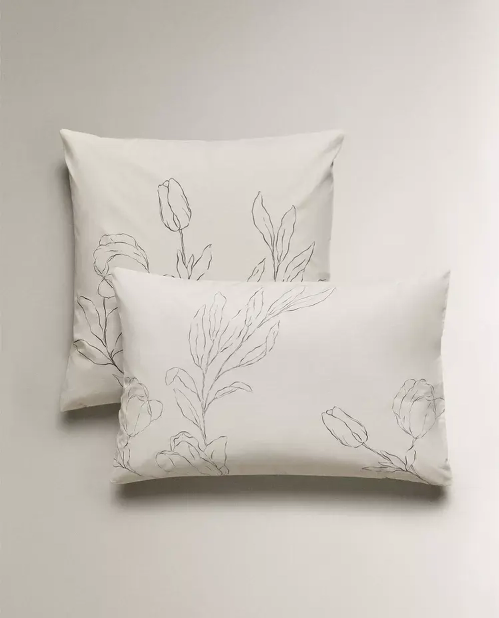 ZARA HOME НАВОЛОЧКА С ЦВЕТОЧНЫМ ПРИНТОМ, ЭКРЮ