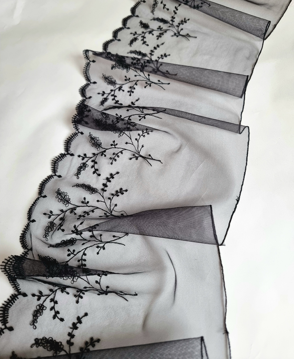 Вышивка на сетке чёрная К614