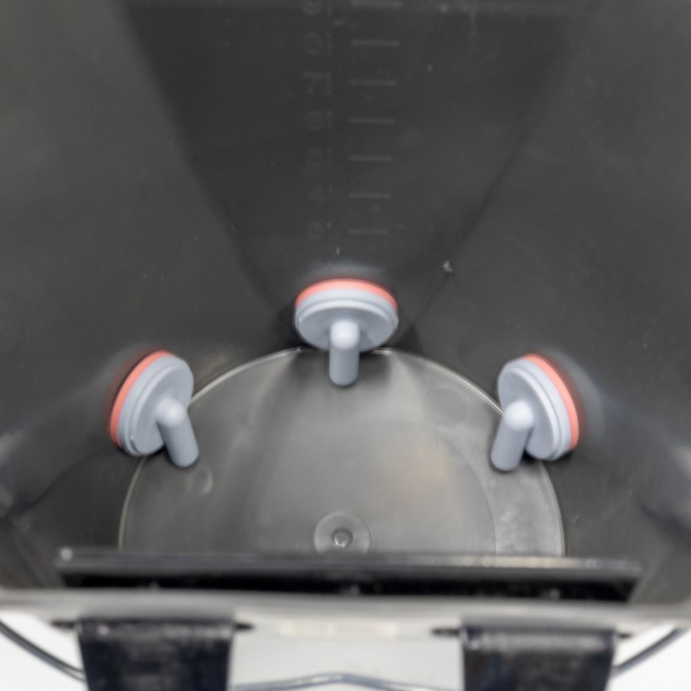 Ведро для выпойки, поения, кормления козлят и ягнят 8л, 3 соски, с креплением