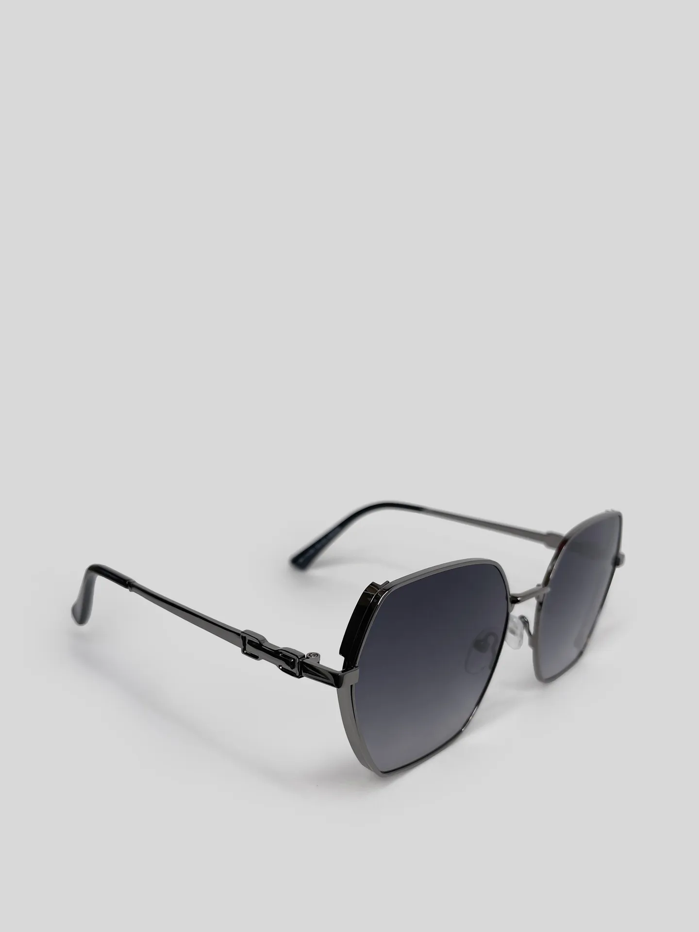 Солнцезащитные очки KD2309 с фигурами на дужках купить