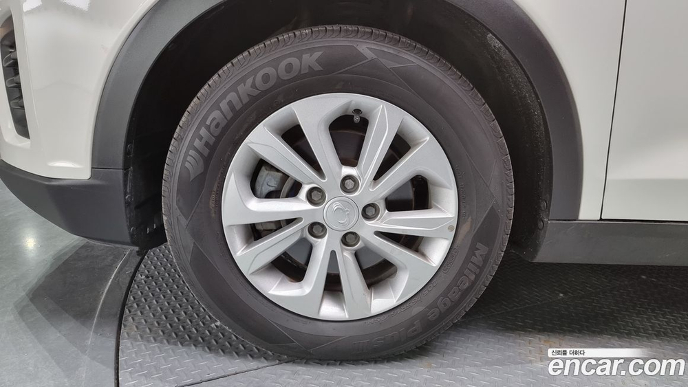 KG Mobility (Ssangyong) Very New Tivoli Бензин 1.5 2WD (12.2019)