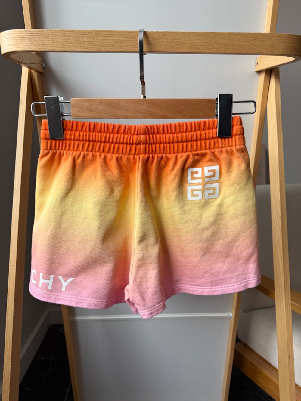 Костюм Givenchy, 140