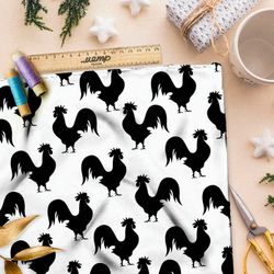 Ткань премиум габардин силуэты петухов на белом