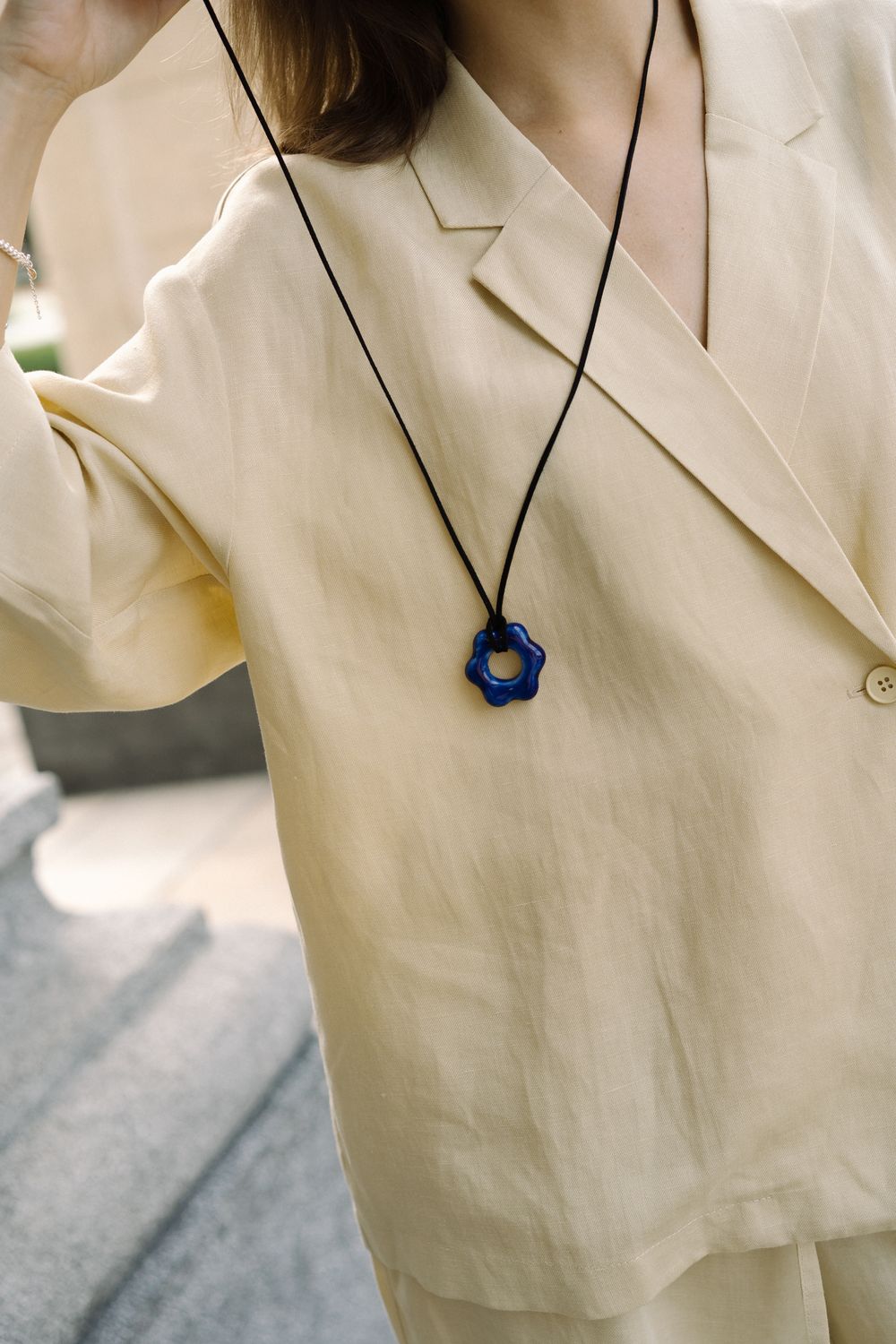 Подвес Цветок maxi на шнурке, синий, керамика