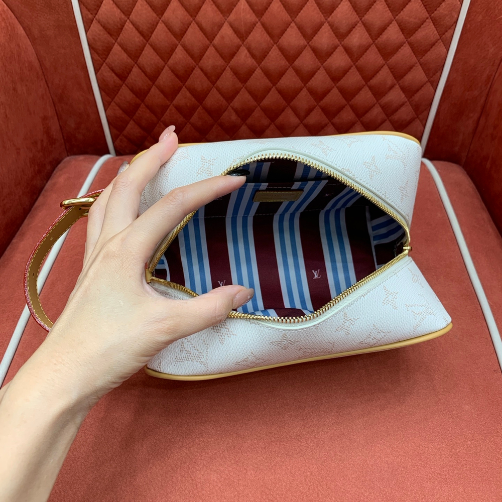 Louis Vuitton Locker Dopp Kit